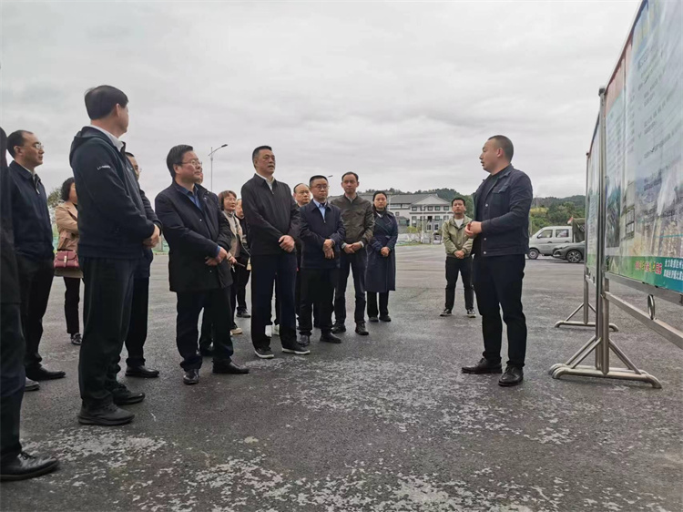 自貢市人大常委會副主任、民建自貢市委主委王孝謙一行考察四川供銷西南冷鏈物流基地